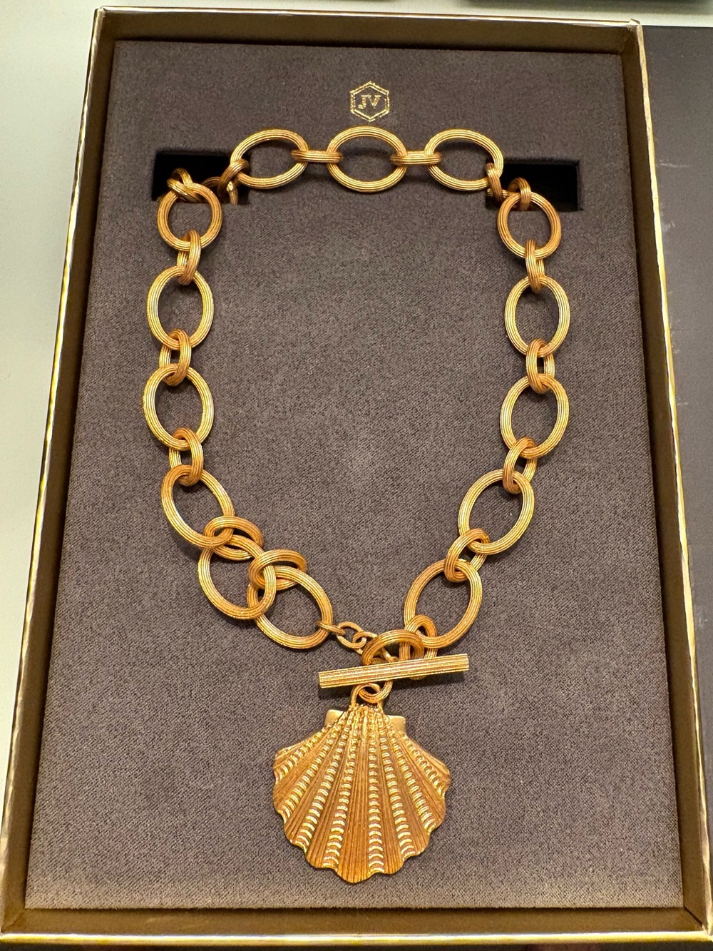 GIFTABLE ‼️Julie Vos Gold Link Necklace with Shell Charm